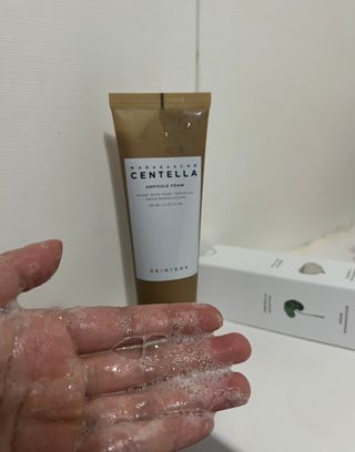 스킨1004 [SKIN1004] 마다가스카르 센텔라 앰플 폼 125ml — 4점을 준 리뷰어가 2024년 8월 올린 사용 사진