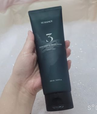 르핸스 퍼포밍 3 바디워시 비반트포렛/베티버포그 — 5점을 준 리뷰어가 2023년 6월 올린 사용 사진