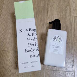 줄라이 모닝 _ JULY MORNING 줄라이모닝 하이드레이팅 퍼퓸드 바디앤핸드 에멀젼 — 5점을 준 리뷰어가 2022년 3월 올린 사용 사진