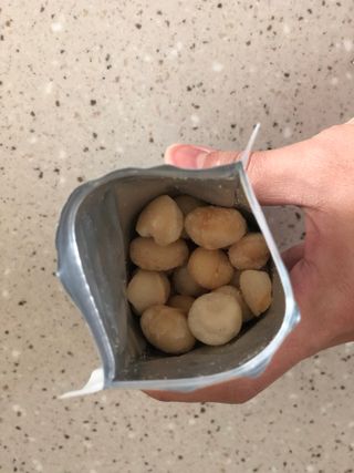 도이퉁 마카다미아 넛 90g  로얄 마카넛 오리지널 쏠트 허니 — 4.5점을 준 리뷰어가 2021년 3월 올린 사용 사진