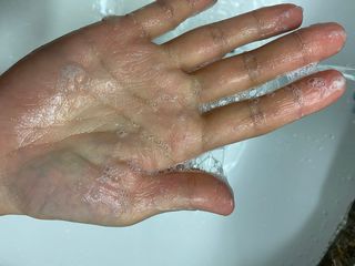 프리마인 메이크업과 들뜨는 각질까지 한방에 깐달걀로! 순하기까지한 셀베이스 그린티클렌저(200ml) — 5점을 준 리뷰어가 2023년 4월 올린 사용 사진
