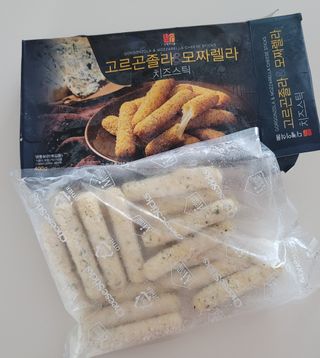 디케이식품(주) 고르곤졸라&모짜렐라 치즈스틱 400g — 4점을 준 리뷰어가 2023년 3월 올린 사용 사진