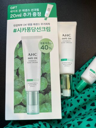 [AHC] 세이프온 에센스 선크림 올리브영 스페셜 증정 기획세트 — 5점을 준 리뷰어가 2022년 6월 올린 사용 사진