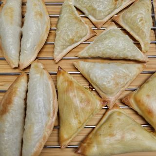 (주)성경순만두 곤약만두.콘치즈만두,삼각당면만두,당면 야끼만두,대구전통 납작만두,떡뽁이 매콤소스,달콤소스 — 3점을 준 리뷰어가 2023년 4월 올린 사용 사진