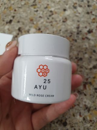 AYU25[아유트웬티파이브]다마스크로즈워터 베이스 천연 수분 촉촉 크림 — 4.5점을 준 리뷰어가 2021년 4월 올린 사용 사진