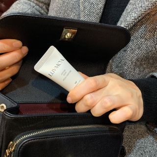 러브모아 향수 고체향수 승무원 고체향수 바르는 향수 니치향수 도손 우드세이지 앤 씨솔트 — 5점을 준 리뷰어가 2022년 12월 올린 사용 사진