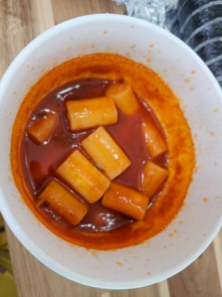 나우  [요리궁리] B타입 ( 매콤, 치즈, 매콤까르보 ) 꽃떡볶이 6개입 세트 — 5점을 준 리뷰어가 2025년 3월 올린 사용 사진