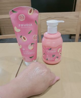 [후르디아] 복숭아 바디워시+바디에센스 세트 — 5점을 준 리뷰어가 2021년 8월 올린 사용 사진