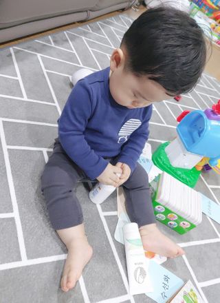 mom e 맘이 내추럴 베이비 케어 크림+바디오일 — 5점을 준 리뷰어가 2021년 1월 올린 사용 사진
