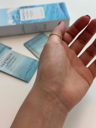 [스킨1004] 마다가스카르 센텔라 히알루-시카 워터핏 선세럼 50ml — 5점을 준 리뷰어가 2024년 5월 올린 사용 사진