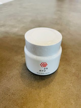 AYU25[아유트웬티파이브]다마스크로즈워터 베이스 천연 수분 촉촉 크림 — 5점을 준 리뷰어가 2021년 4월 올린 사용 사진