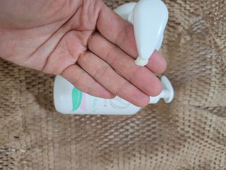 mom e 맘이 내추럴 베이비 케어 샴푸앤바스+로션 — 5점을 준 리뷰어가 2021년 1월 올린 사용 사진
