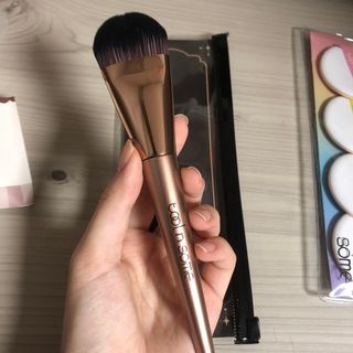 [툴앤썸] 메이크업 브러시로 바르고 호빵 스펀지로 클렌징하는 A-Z 뷰티툴 5종 — 5점을 준 리뷰어가 2021년 1월 올린 사용 사진