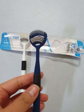 크리오 클리어스 혀백태제거 구취관리 혀클리너 — 5점을 준 리뷰어가 2021년 3월 올린 사용 사진