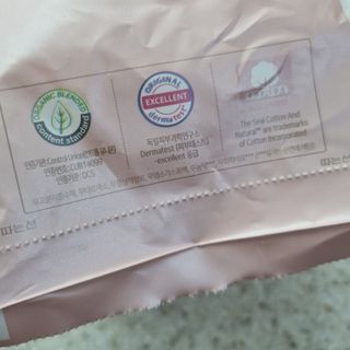 나무드 [유한킴벌리] 좋은느낌 유기농 순면 린넨블렌딩 생리대,롱라이너 중형 36매 1개 + 대형 32매 1개 — 4.5점을 준 리뷰어가 2021년 10월 올린 사용 사진