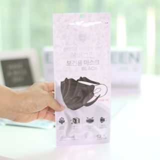 에버그린 순면 끈조절 KF80 마스크 - 화이트/블랙 컬러 대형 - 10매 — 4점을 준 리뷰어가 2021년 7월 올린 사용 사진
