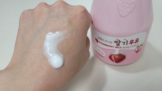 [과일나라] 피부가 마시는 딸기우유 바디클렌저&바디로션 — 4점을 준 리뷰어가 2022년 2월 올린 사용 사진