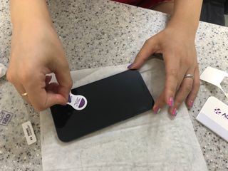 아클리브 Eco 항균 항바이러스 액정 보호필름(iPhone) — 4점을 준 리뷰어가 2022년 8월 올린 사용 사진