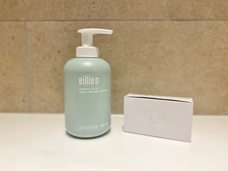 1. eillie o 미네랄 일라이트 헤어 샴푸 2. eillie o 미네랄 일라이트 퓨어 클렌징 솝 — 5점을 준 리뷰어가 2022년 5월 올린 사용 사진
