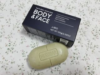 제이제이바이오 허브마사지바 올인원 알약비누 — 4점을 준 리뷰어가 2022년 4월 올린 사용 사진