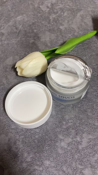 산수시 아쿠아 베네핏 24h 수부지 물광 속건조 수분크림 50ml — 5점을 준 리뷰어가 2021년 6월 올린 사용 사진