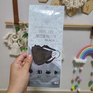 에버그린 순면 끈조절 KF80 마스크 - 화이트/블랙 컬러 대형 - 10매 — 5점을 준 리뷰어가 2021년 6월 올린 사용 사진