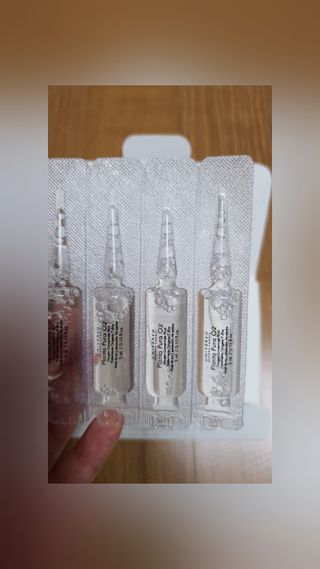 유니베르소 산소앰플 7일 집중케어 앰플 — 5점을 준 리뷰어가 2021년 8월 올린 사용 사진