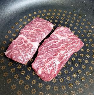 화룽 프리미엄 소고기 와규 mb9고마블 눈꽃살+부채살+등심 선물세트 — 5점을 준 리뷰어가 2022년 5월 올린 사용 사진