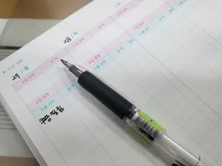 리훈 리뉴얼 오늘쓰임 가계부 용돈기입장 금전납출부 캐쉬북 만년 — 4점을 준 리뷰어가 2023년 3월 올린 사용 사진