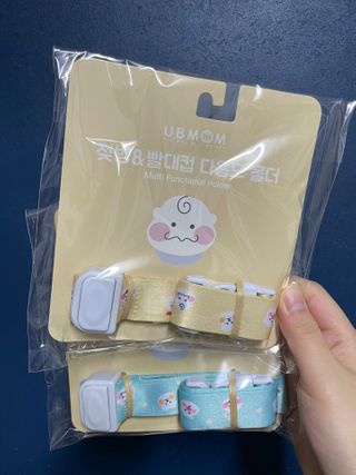 유비맘 젖병 빨대컵 다용도 홀더 1+1 _ 컬러 랜덤 발송 — 5점을 준 리뷰어가 2020년 12월 올린 사용 사진