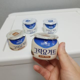 매일바이오 그릭요거트 오리지널 플레인 4개, 로스터리 커피믹스 4개 — 5점을 준 리뷰어가 2021년 12월 올린 사용 사진