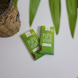 당류2g 자일리톨로 단맛을낸 슈카 퓨어비건 무설탕초콜릿 Xucker vegan 2개입 — 4점을 준 리뷰어가 2021년 4월 올린 사용 사진