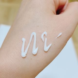 이엔코스 알부틴 알파 화이트닝크림 — 5점을 준 리뷰어가 2021년 2월 올린 사용 사진