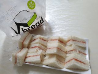 롯데제과 Vbread 포카치아식빵1개 + 미니식빵 1개 + 머핀 2개 세트 — 5점을 준 리뷰어가 2021년 9월 올린 사용 사진