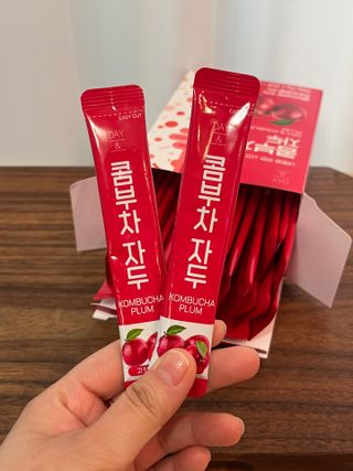 참앤들황토농원 7가지 맛! 탄산 톡톡! 스파클링! 데이앤 콤부차 7종 10포 1박스씩 ★총 7박스★ — 5점을 준 리뷰어가 2023년 3월 올린 사용 사진