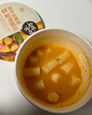 나우  [요리궁리] B타입 ( 매콤, 치즈, 매콤까르보 ) 꽃떡볶이 6개입 세트 — 4점을 준 리뷰어가 2025년 3월 올린 사용 사진