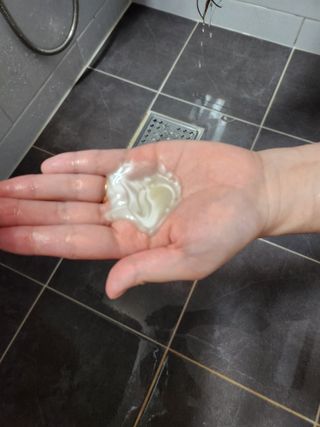프리마인 더이상 뻣뻣하고 효과없는 탈모샴푸는 NO. 근본부터 케어하는 셀베이스 그린티샴푸(500ml) — 5점을 준 리뷰어가 2023년 4월 올린 사용 사진