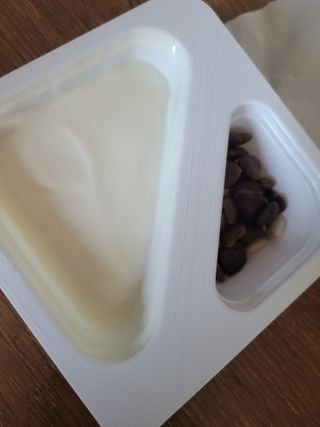 남양유업 또깍 접어 떠먹는 불가리스 2종 — 5점을 준 리뷰어가 2021년 1월 올린 사용 사진