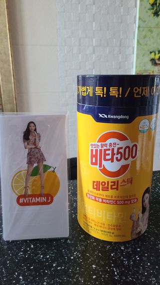 광동생활건강 [광동] 제니비타민C 비타500데일리스틱 180포+제니등신대+제니스티커 — 5점을 준 리뷰어가 2021년 12월 올린 사용 사진