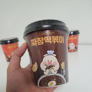유비쿡 컵떡볶이 매운컵떡볶이2개/ 짜장컵떡볶이 2개  총 4개세트 — 5점을 준 리뷰어가 2021년 3월 올린 사용 사진