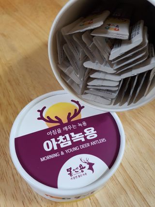 [몸엔용] 전국 이마트 런칭 신상, 아침을 깨우는 녹용 아침녹용 10g x 28포 — 4.5점을 준 리뷰어가 2021년 7월 올린 사용 사진