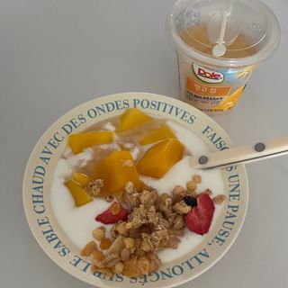 돌 MF[Dole] 파인애플컵/망고컵/복숭아컵 198g 6입X1박스 (맛 1가지 랜덤 발송) — 4.5점을 준 리뷰어가 2024년 5월 올린 사용 사진