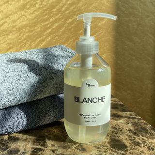 빅그린 니치 퍼퓸 바이옴바디워시 500ml(상탈, 블랙베리&베이, 블랑쉐 3종 중 택1) — 5점을 준 리뷰어가 2022년 12월 올린 사용 사진