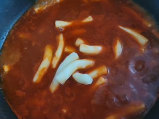 빨간키트 떡볶이 밀키트 2~3인분 매운맛 국물 떡볶이 만들기 쉬운 황금 레시피 분말 소스로 간편한 요리 — 5점을 준 리뷰어가 2021년 8월 올린 사용 사진