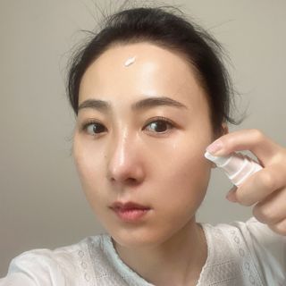프리마인 선크림만 바꿨을 뿐인데 매일 물 2L챙겨먹고 기초케어 완벽하게 한 물빛피부 완성,셀라브UV프로텍터 — 5점을 준 리뷰어가 2023년 8월 올린 사용 사진