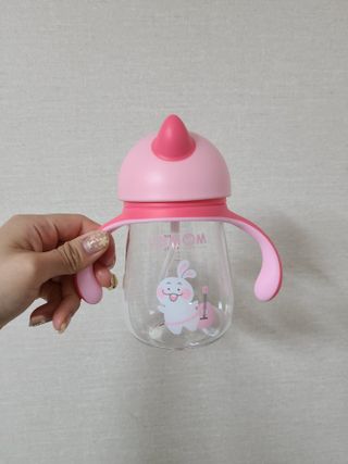 유비맘 트라이탄 코니빨대컵_컬러 랜덤 발송 — 5점을 준 리뷰어가 2021년 3월 올린 사용 사진