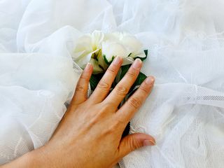 [네일가게] 햇빛에 닿으면 색이 변하는 신기한 햇살 반전 네일스티커 — 5점을 준 리뷰어가 2021년 8월 올린 사용 사진