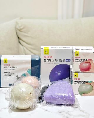 [트라택] 홈 필라테스 SET [미니짐볼+웨이트볼(0.5kg&1kg+요가블럭] — 5점을 준 리뷰어가 2022년 7월 올린 사용 사진