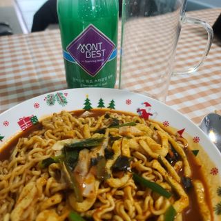 몽베스트 Montbest with Sparkling water Plain 20병 — 4점을 준 리뷰어가 2021년 11월 올린 사용 사진