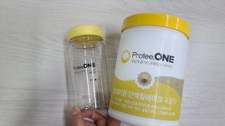 프로티원 단백질쉐이크 곡물맛 2주분 1통+보틀 — 5점을 준 리뷰어가 2021년 4월 올린 사용 사진